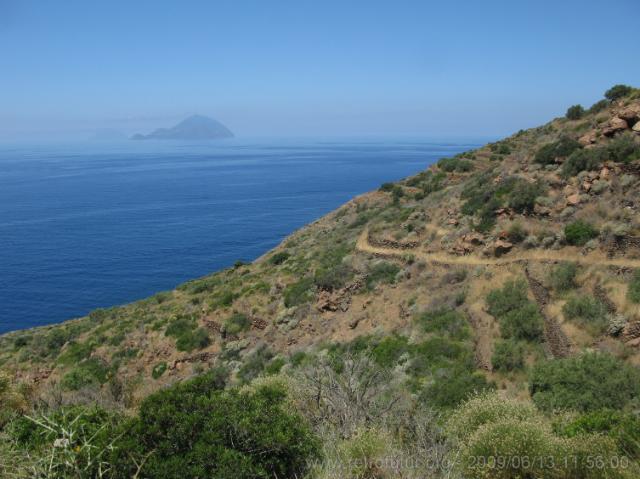 13.6: Around Monte Porri, the northern of the two extinct volcanos on Salina island : IMG_7924.JPG