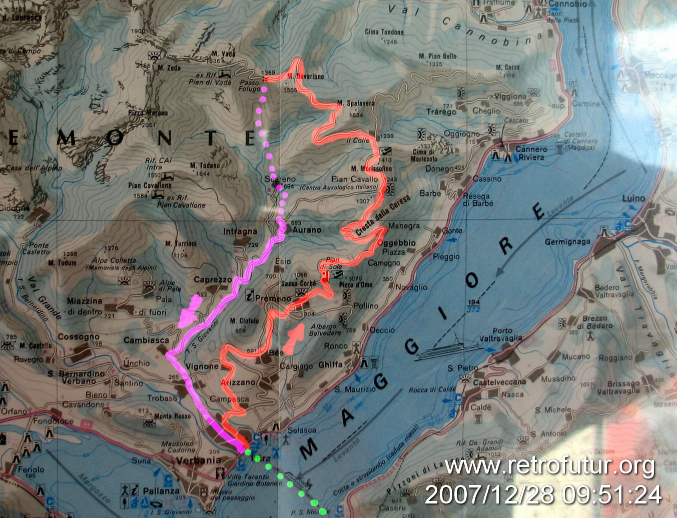 Pian Vada (Monte Zeda) / Lago Maggiore : Übersicht: Mit der Fähre von Laverno nach Intra, sodann rot auf den Berg und zunächst violett gepunktet Kastanienwaldsingletrail hinunter und abschliessend violett durchgängig locker durchrollen.