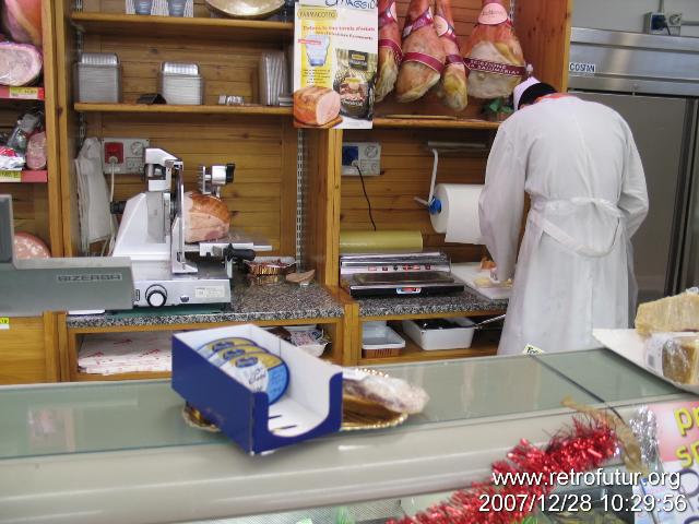 Pian Vada (Monte Zeda) / Lago Maggiore : Das panino wird zubereitet: Prosciutto, formagio