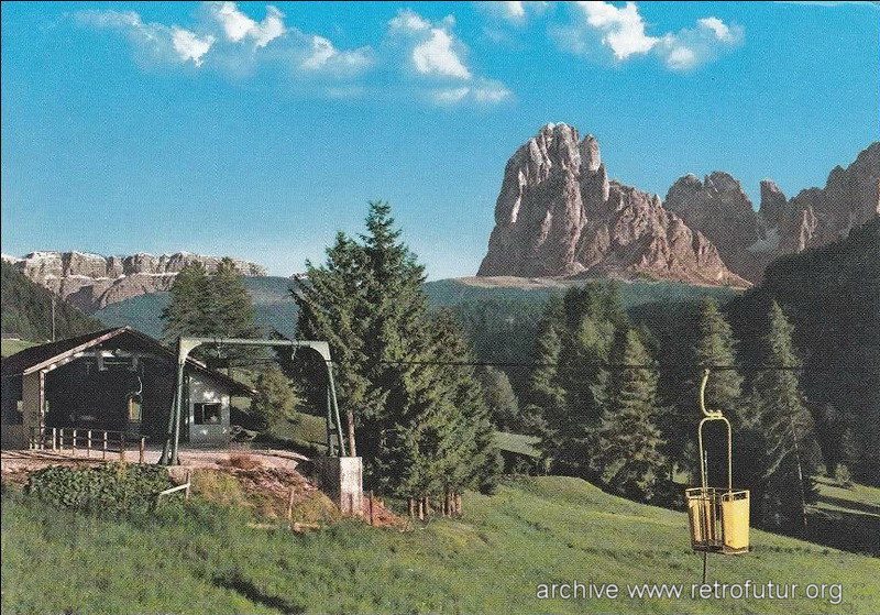 St. Ulrich (BZ) / Korblift Sankt Jakob / San Giacomo : Bergstation mit Langkofel im Hintergrund