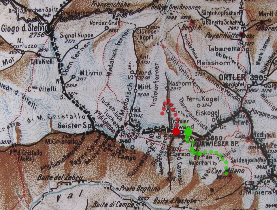 Trafojer Eiswand 3556m - Erster Weltkrieg : Im Jahr 1917 verläuft die Front entlang des Grates vom Stilfser Joch (li.) über die Geisterspitze zum Ortler (re.)