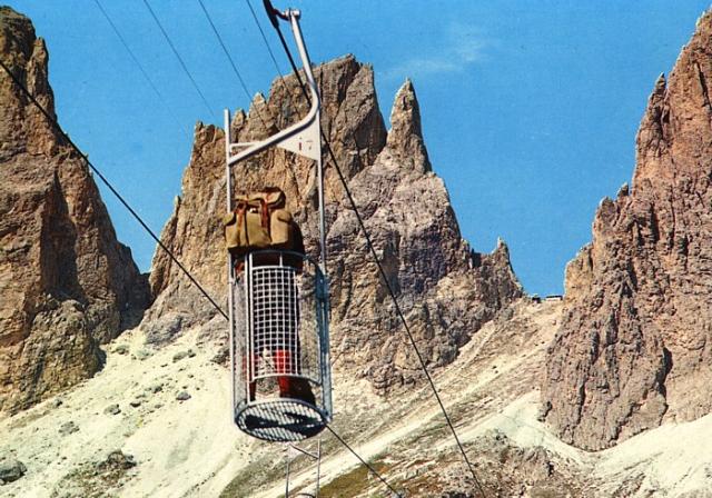 Sella Pass (BZ) / Gondellift Cestovia Langkofelscharte : Offene Körbe im Sommer