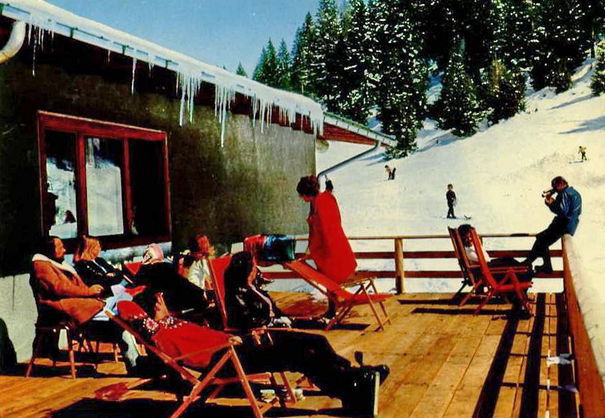 Pinzolo (TN) / Pinzolo - Prà Rotond : Anni 70: Sulla terrazza del ristorante Prà Rotond, termina della cestovia.