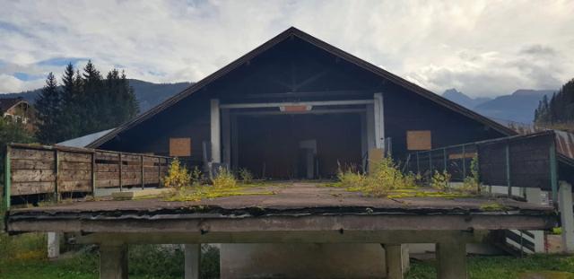 Predazzo (TN) / Ovovia Le Rois / Gardonè : La piattaforma d'imparco al primo piano