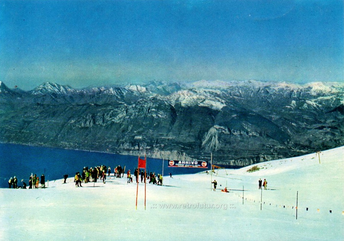 San Zeno / Cestovia Prada (VR)  - Monte Baldo : Gara sciistica. Sulla destra la partenza dello skilift giallo