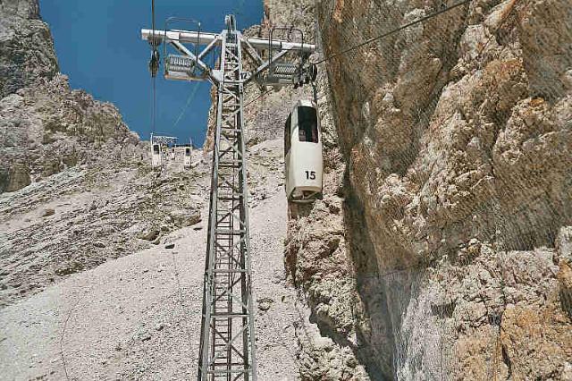 Sella Pass (BZ) / Gondellift Cestovia Langkofelscharte : Bissl wenig Platz....