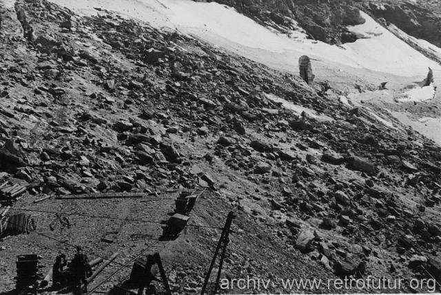 Abraumhalde (86.18 KByte) Bergwerk : Abraumhalde