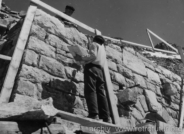 Die Zeit bis 1945 : Mörtelarbeiten, vmlt. Fremdarbeiter aus Italien