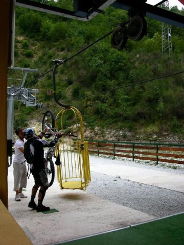 Trasporto bici estate 2009 (35.38 KByte) Frontone (PU) * / Cestovia Monte Catria (Monte Acuto) : Trasporto bici estate 2009