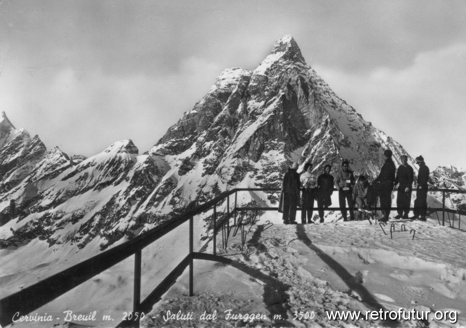 Die Bergstation der Furggenbahn auf 3492m und der Skitunnel : cervinia_furggen_1954_c_ed_foto_mariani_cervinia.JPG