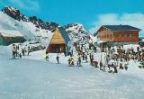 A sinistra la cestovia porta gli sciatori alla partenza dello skilift Sci estivo sul Ghiacciao Presena : A sinistra la cestovia porta gli sciatori alla partenza dello skilift