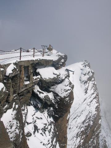 Die Bergstation der Furggenbahn auf 3492m und der Skitunnel : furggen_Aussen_229.JPG