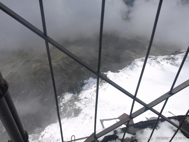 Die Bergstation der Furggenbahn auf 3492m und der Skitunnel : furggen_Aussen_232.JPG