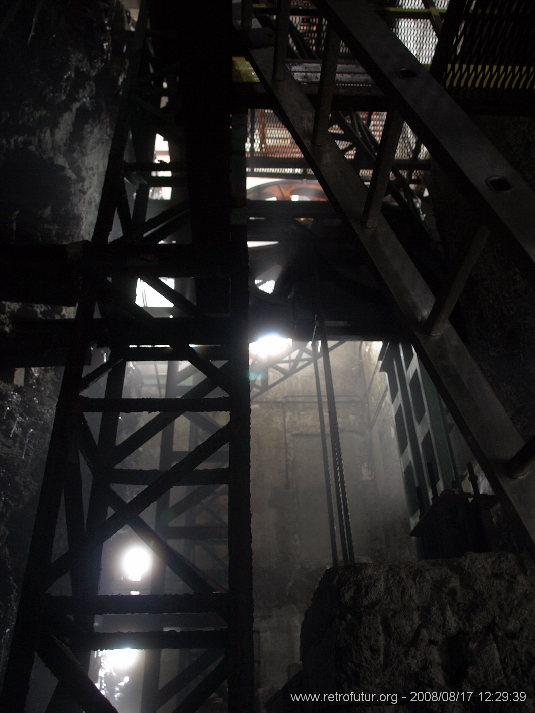 Die Bergstation der Furggenbahn auf 3492m und der Skitunnel : Tensionamento funi