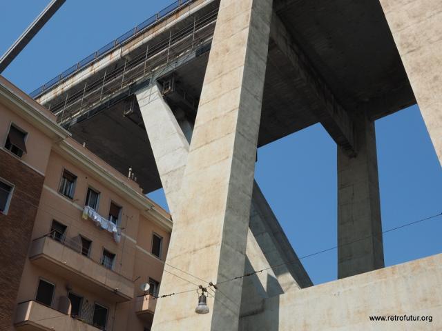 Foto Documentation August 2015 : The Morandi Polcevera passes right through the homes. This part however did not collapse on August 14, 2018