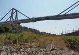 Foto Documentation August 2015 : The section of Morandi Polcevera bridge which collapsed on August 14, 2018.  Here it crosses a disused railway yard, but also the residential buildings on the left.
August 2015