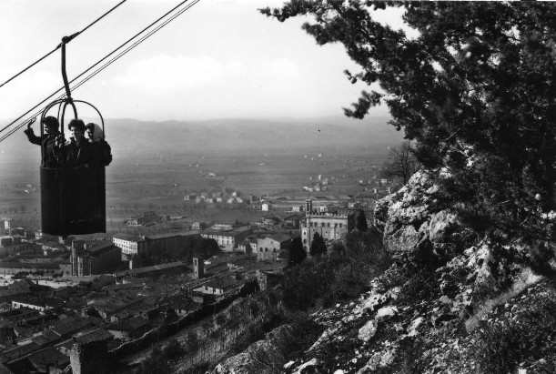 Gubbio (PG) * / Cestovia Colle Eletto : gubbio-colleEletto1_1960.jpg