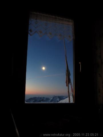 Rifugio Guglielmina (1878 - 2011) - Alagna : The old tiled windows have been replaced by energy efficient modern ones