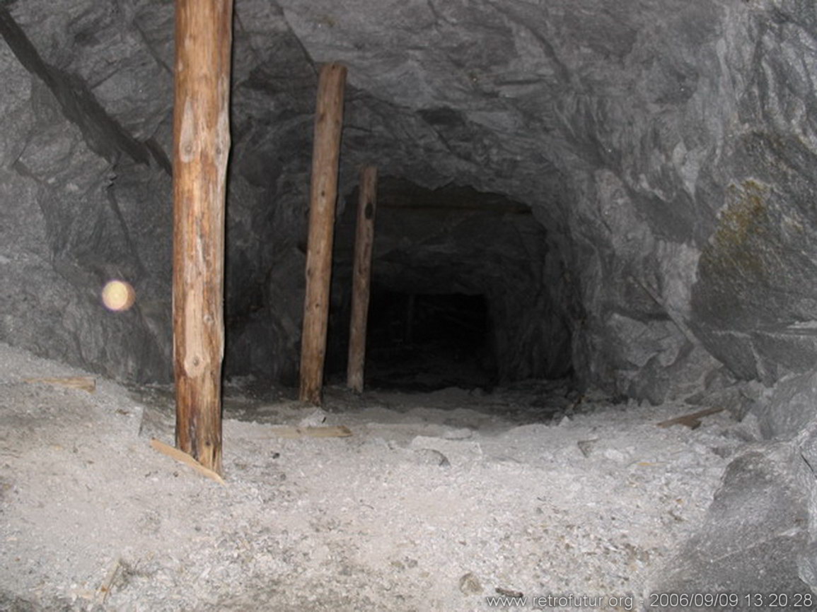 Bergwerk : Verbindung vom Hauptstollen zur Seilbahnebene