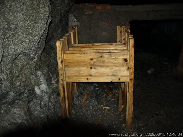 Holzrahmen für Stockbetten (49.24 KByte) Bergwerk : Holzrahmen für Stockbetten