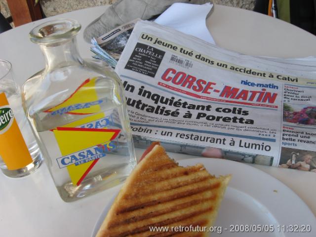 Caffè und Zeitung : 