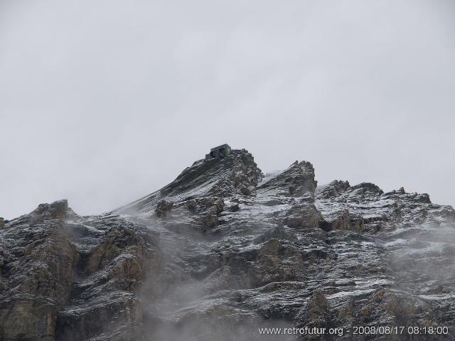 Die Bergstation der Furggenbahn auf 3492m und der Skitunnel : img_kris_2008_08_17 08-18-00_0059.JPG