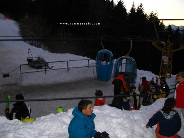 Piazzatorre (BG) / Cestovia Telecabina Monte Zuccone / Torcola : Bergstation am Abend.