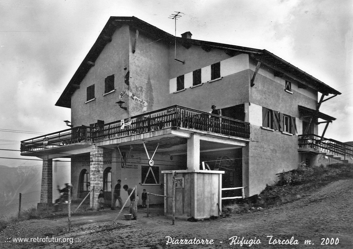 Piazzatorre (BG) / Cestovia Telecabina Monte Zuccone / Torcola : Rifugio Torcola e arrivo seggiovia prima generazione