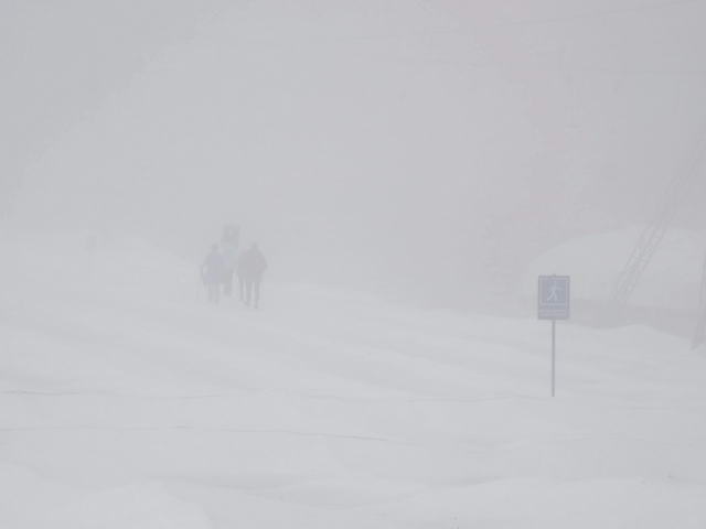Wie aus dem Prospekt : Der Tiroler Wetterbericht war mal wieder ziemlich daneben (Wetterzentrale.de scheint genauer zu sein). Grau in Grau war es draußen.
