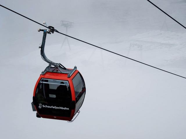 Unter dem weißen Teppich : Auffahrt zum Schaufeljoch 