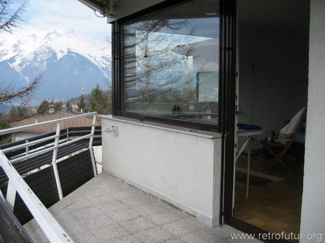Balkon : VORHER: Das Mäuerle ist nun weg. Ebenso das Gackibraun der Fensterrahmen.