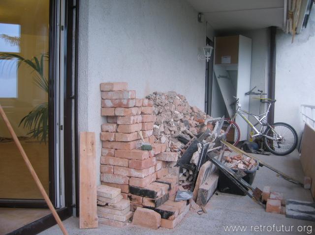 Balkon : Schuttdepot. Da kammt der Plattner aus Zirl nicht ran!
