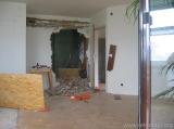 Die Mauer Muss weg. Dahinter die Küche. (34.22 KByte) Küche : Die Mauer Muss weg. Dahinter die Küche.