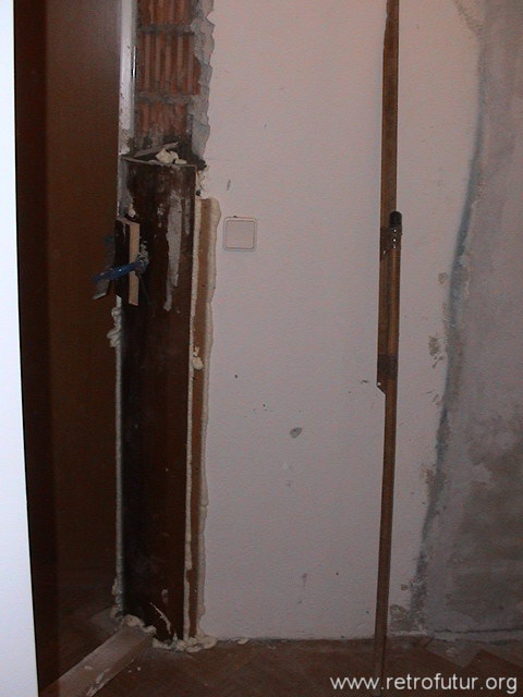 Aufweitung Türe Zimmer 2 : Ausgiessen ...